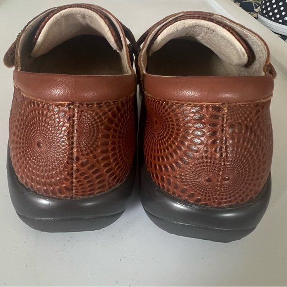 Alegria Joleen Classic Leather Shoes.  EUC.  EU size 35.  US 5/5.5 - Picture 6 of 7